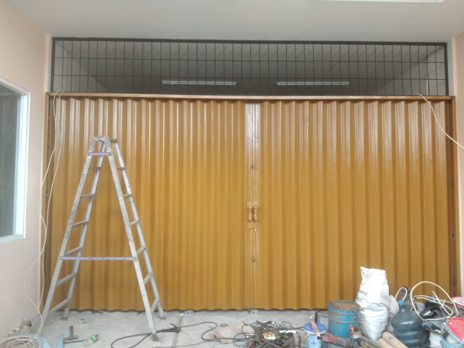 folding gate